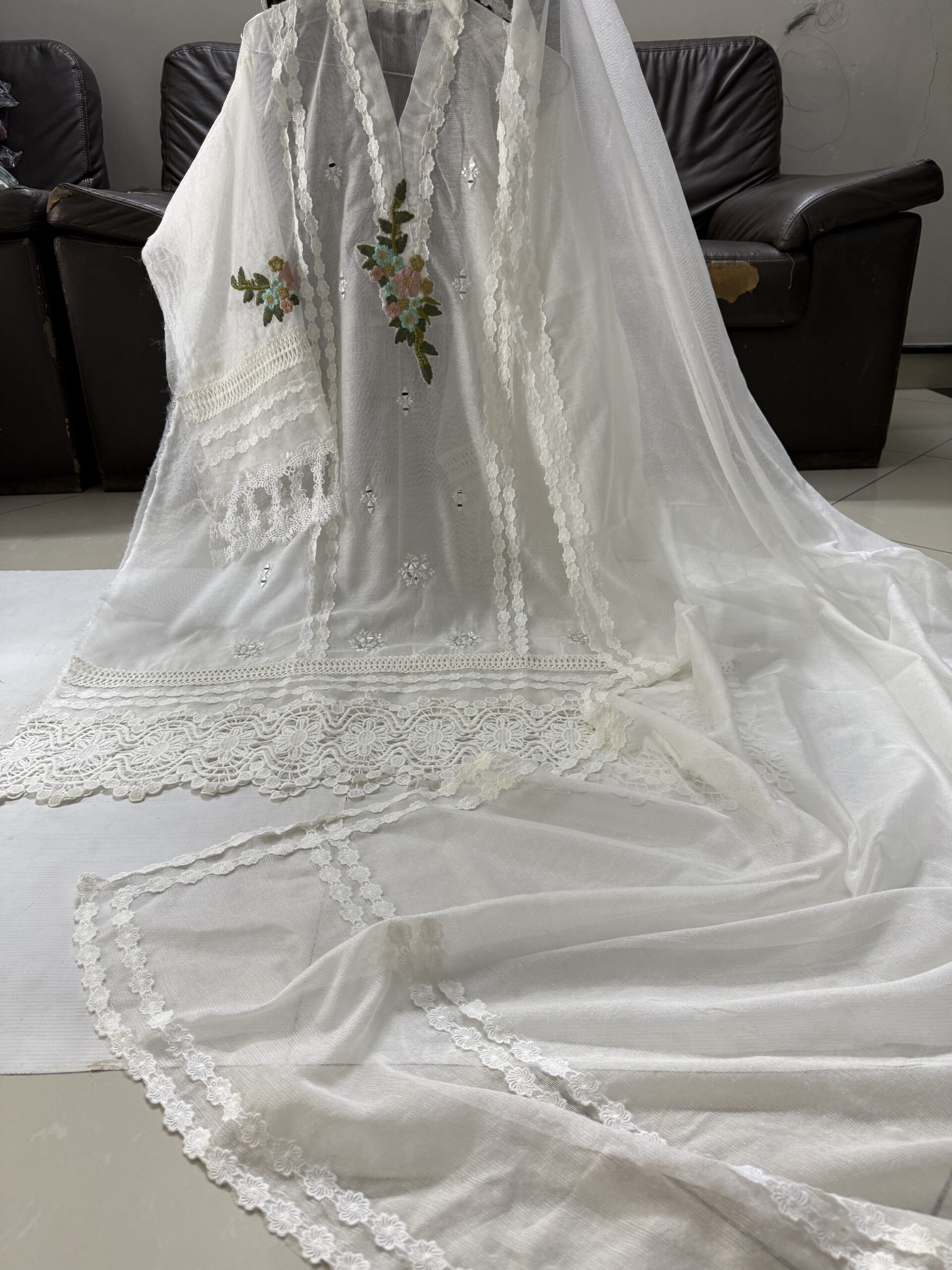 β¨ Introducing "Noor-e-Gulshan" β¨
A dreamy white ensemble that captures the softness of floral embroidery and the shimmer of mirror work β all wrapped in elegance.
Perfect for Nikkah brides, Eid mornings, or whenever you want to glow in grace. πΈπ€
#NoorEGulshan #NikkahLook #FestiveWear #LuxuryPret #WhiteElegance #HandEmbroidery #MirrorMagic #PakistaniFashion